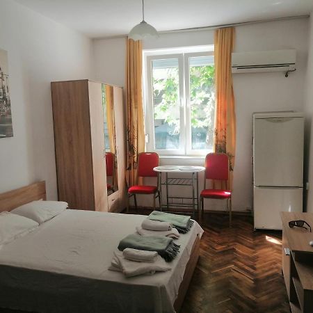 Top Location Near To City Center And Sea Garden Apartment Burgas Luaran gambar