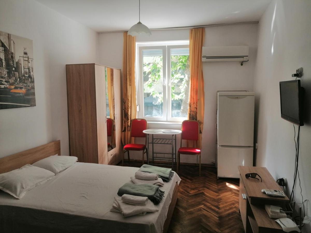 Top Location Near To City Center And Sea Garden Apartment Burgas Luaran gambar