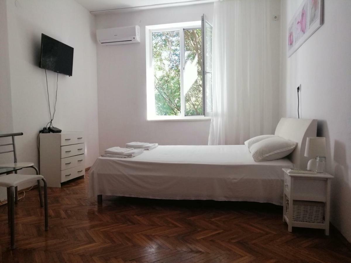 Top Location Near To City Center And Sea Garden Apartment Burgas Luaran gambar